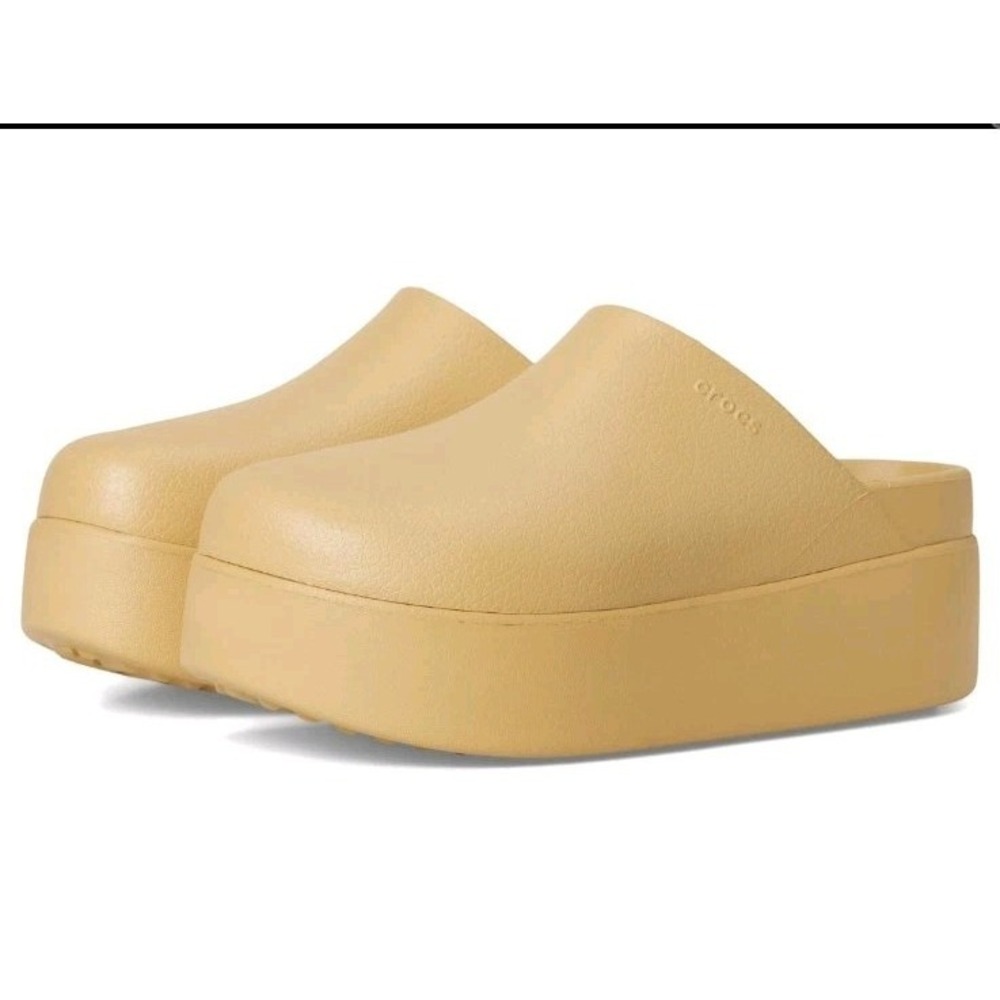 NWOT Woman's Clogs Crocs Dylan Platform Clog, Mule Platform Shoes WHEAT SZ 11